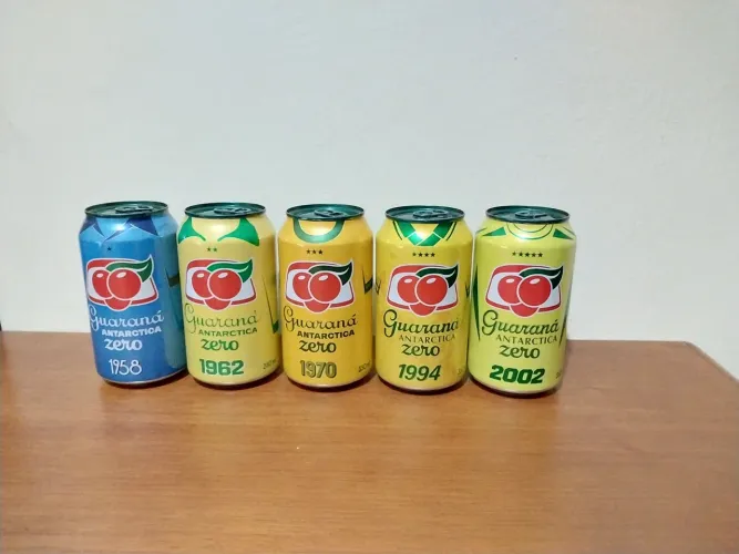 Edição limitada Colecionável de Latas do Guaraná Antarctica Zero.