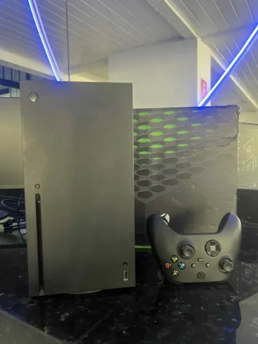 XBOX SERIES X semi zero c garantia. Recebo console na troca.