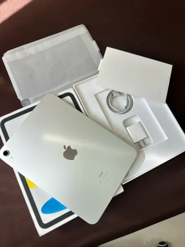 iPad 10 - CAIXA + CARREGADOR ORIGINAL