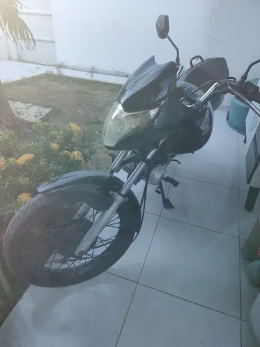 Alugo essa moto por semana.