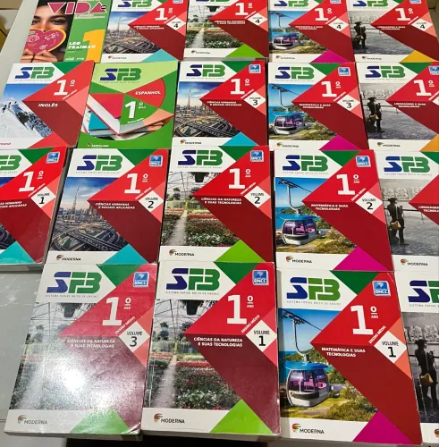 Livros Sistema Farias Brito 1? ano ensino médio