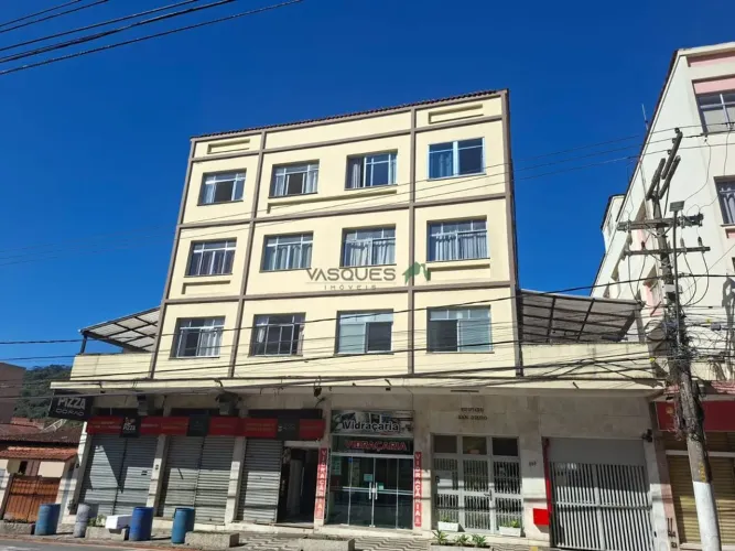 Apartamento reformado no Alto com 2 quartos para locação