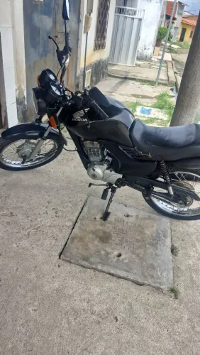 Honda 125 (Documentação em dias e rodando perfeitamente.) Só no ponto de usar