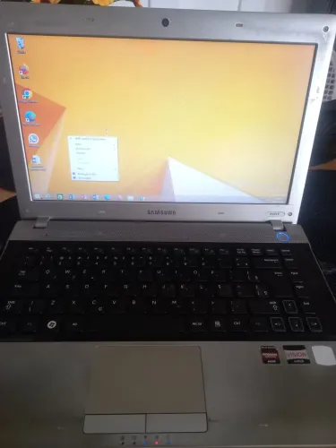 Vendo computador Samsung para tarefas