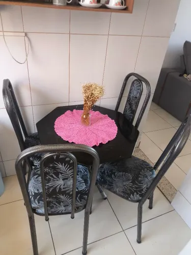 Mesa de jantar 4 cadeiras