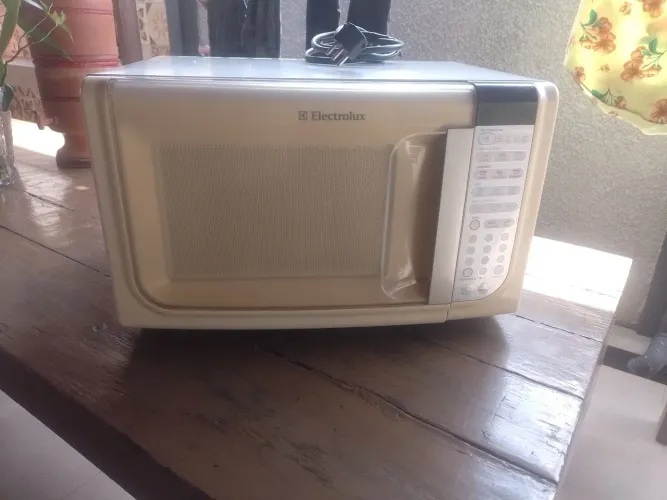 Microondas Eletrolux c/ defeito 