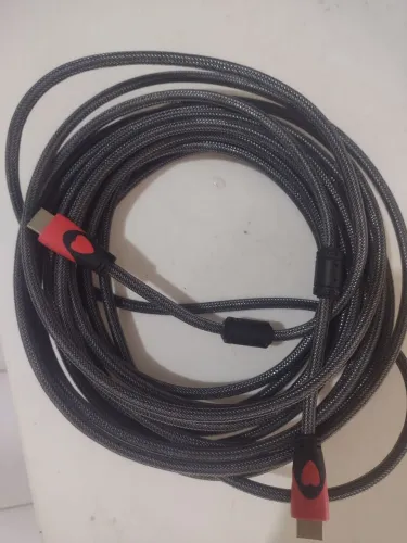 Vendo um cabo HDMI com reforçado 