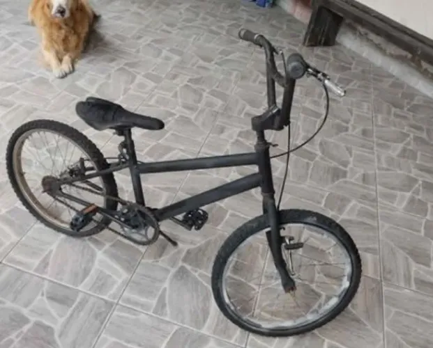 Bicicleta preta. Aro 20