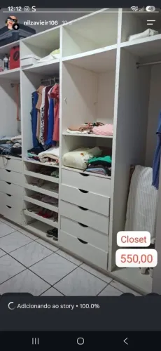 Closet Guarda-Roupa Aberto com Gavetas e Prateleiras
