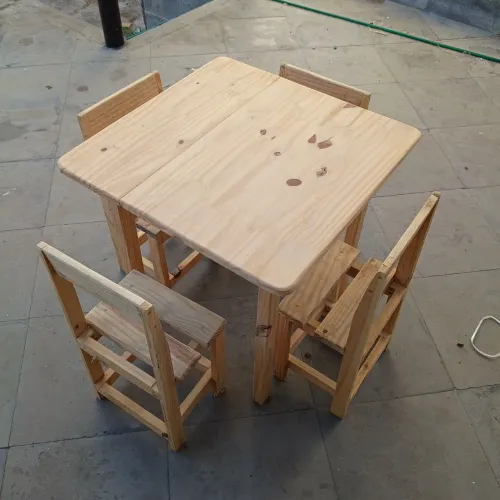 Mesa e cadeiras infantil