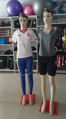 2 manequins