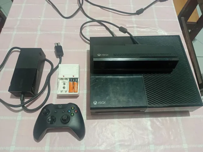 XBOX ONE FAT COM 1 CONTROLE & KINECT (LER DESCRIÇÃO)