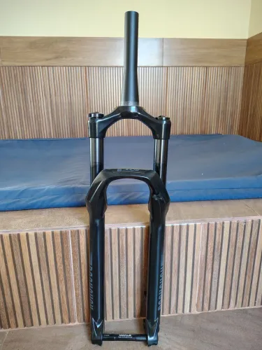 Suspensão rock shox judy boost 130mm nova 
