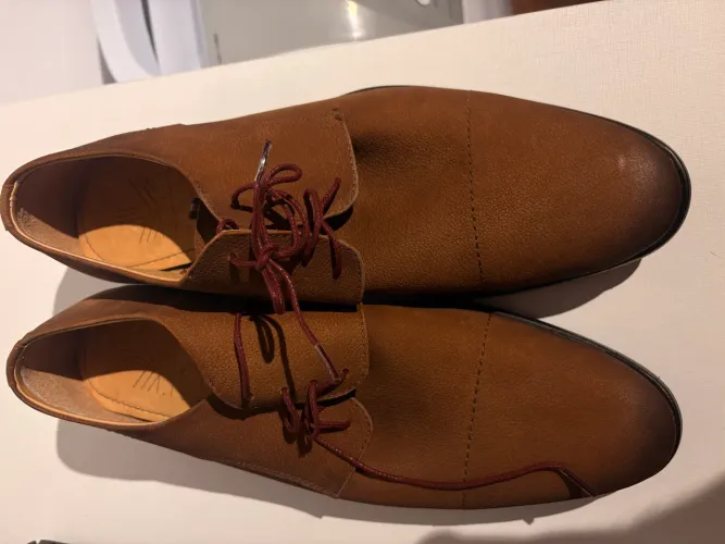 Vendo sapato da Reserva, tamanho 40, em estado impecável ? nunca foi usado.
