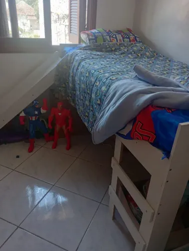 Cama infantil com barraca 