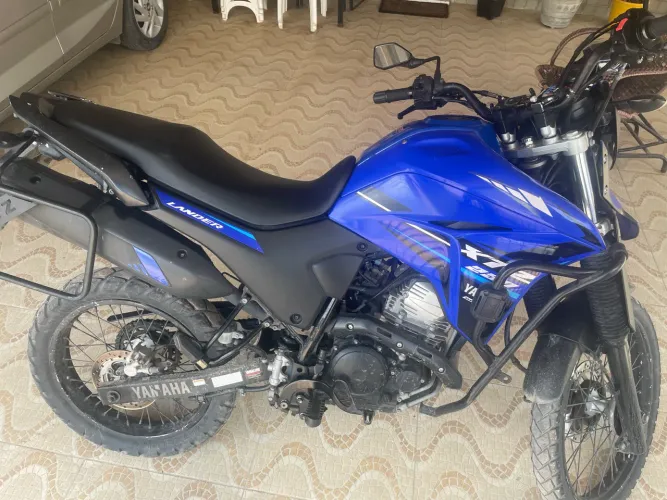 ? Yamaha XTZ Lander 250 - Potência, Conforto e Economia!