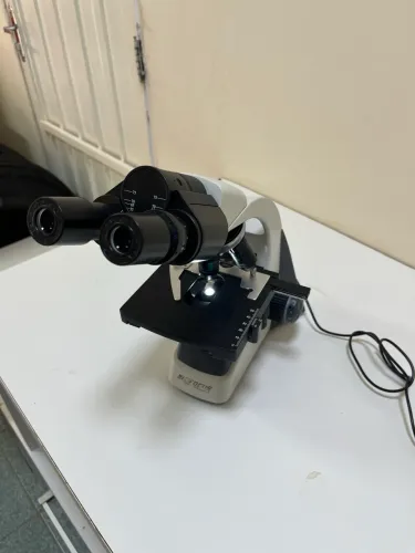 Microscopio biológico Led