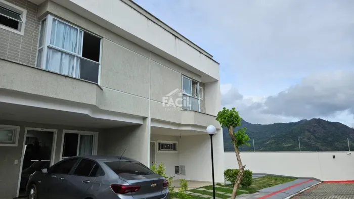 Casa de Condomínio em Serra Sede - Serra