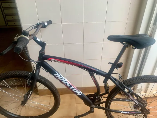 Bicicleta Houston Atlantis MTB aro 26, 21 velocidades, usada, pneus em bom estado.