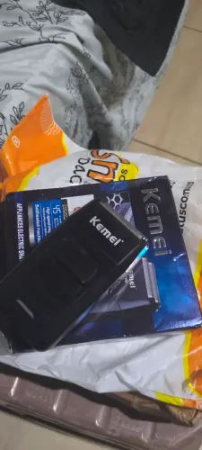Máquina de barbear da marca KEMEL