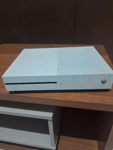 Vende-se Xbox One S