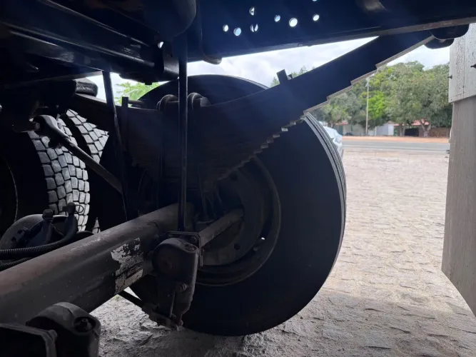 Caminhão 24.280 bitruck 2019 2020