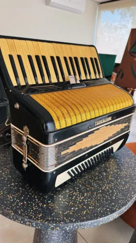 Acordeon Todeschini 80 baixos 1955/1958