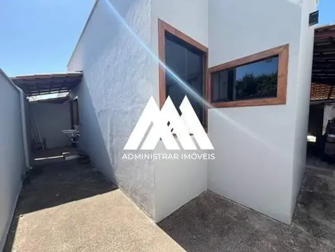 Vendo casa com 03 quartos e 02 vagas de garagem no Garcias- Itaúna /MG!