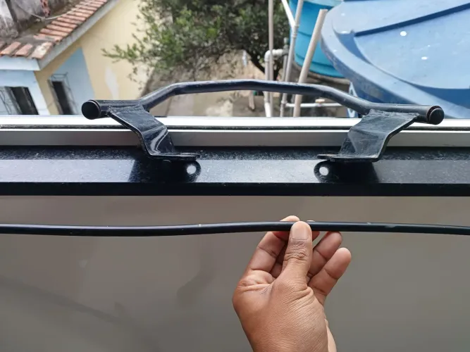 Suporte de bagageiro e cabo de embreagem