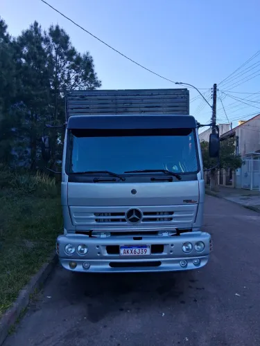 Vendo um super inteiro mercedes bens 1718 2002 baú