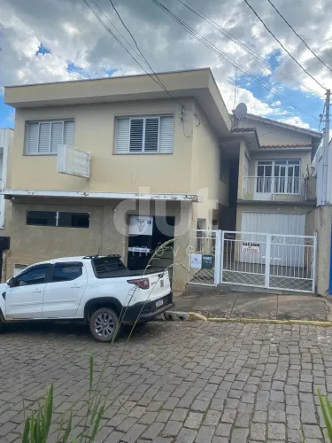 Sobrado à venda na cidade de Bueno Brandão  MG, ideal para moradia ou investimento.