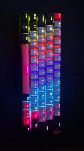 teclado PCYES KUROMORI com fio, tamanho 60% switch red-led rainbow