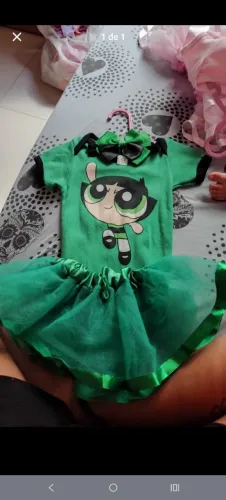 Vendo 3 romper para mesversario menina novos 