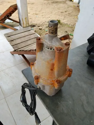 Bomba d'água submersa