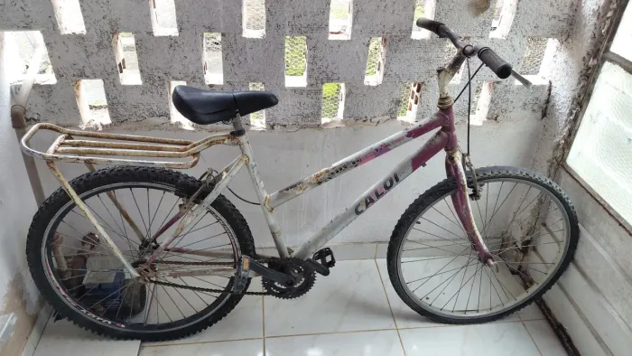Bicicleta Caloi aro 26 (para reforma)