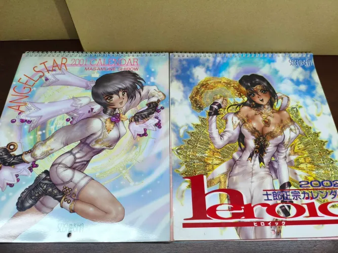 Calendário 2000 e 2001 do Masamune Shirow (autor do Ghost in the Shell )