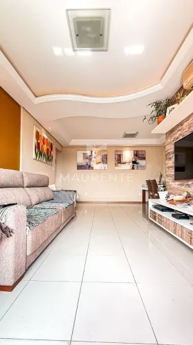 Apartamento com 3 dormitórios em Coqueiros