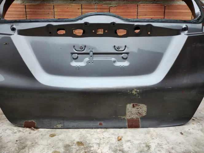 Tampa traseira Honda Fiat 2015 recuperada.