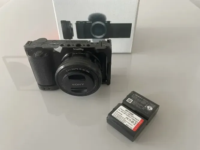 Câmera Sony Zve-10 com Lente 16-50mm + Cage Smallrig + Bateria extra Batmax