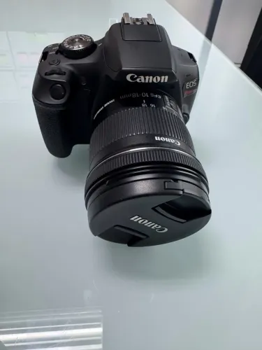 Canon EOS Rebel T7 com lente EF-S 10-18mm