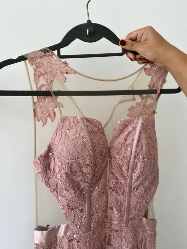 Vestido Rosê longo de festa rendado e tule 