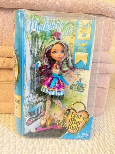 boneca ever after high lacrada Madeline Hatter