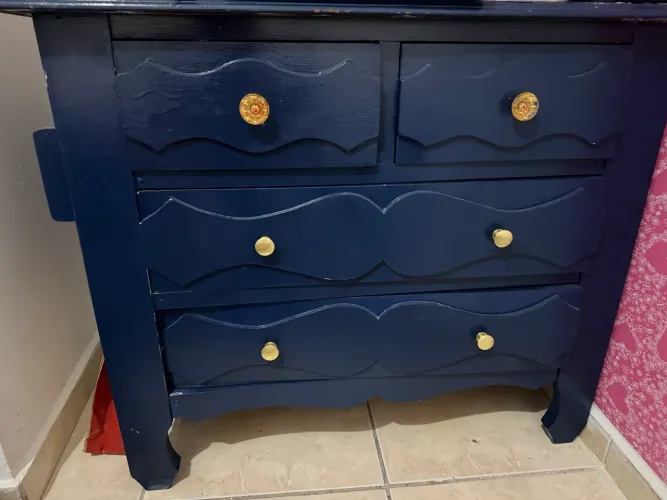 Cômoda retrô em madeira azul