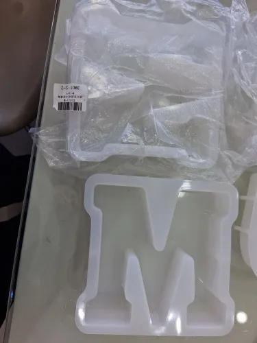 Molde de silicone para resina epoxi letra M 17 cm