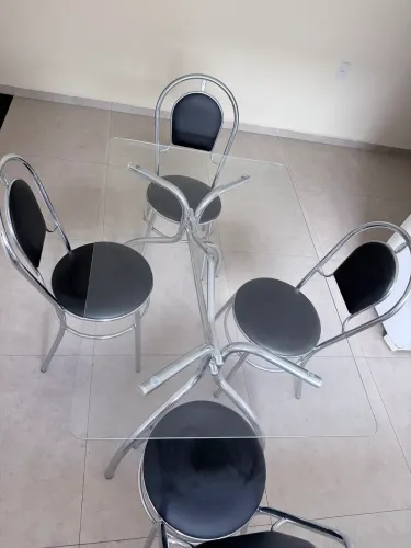 Mesa de cozinha com 4 cadeiras