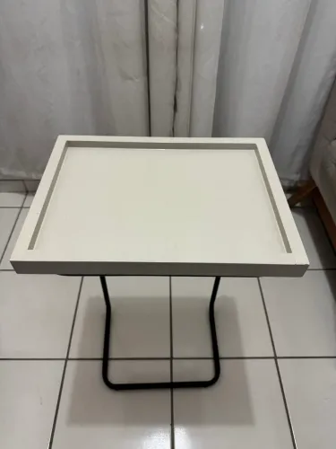 Mesa de Apoio para Sofá Off White com Estrutura Metálica