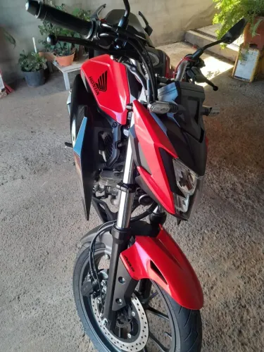 Moto Honda CB 300F Twister