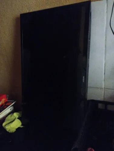Televisão Samsung Smart 32" quebrada