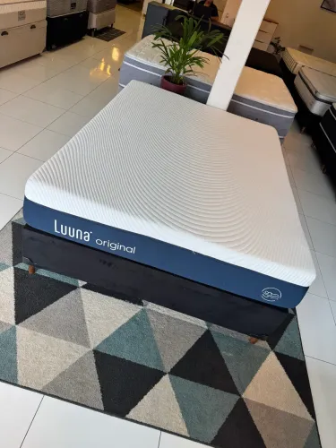 Colchão de Casal LUUNA SEMINOVO COM BASE - Entrego! 