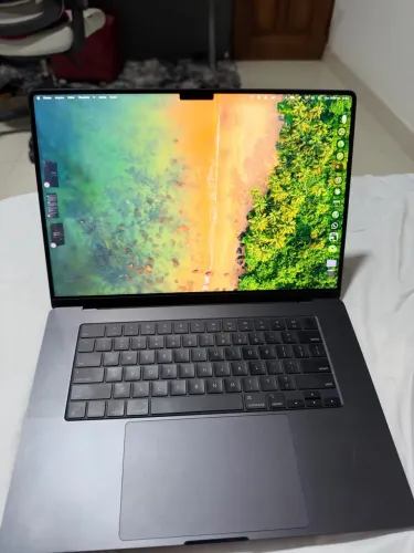 MacBook M3 MAX 48GB